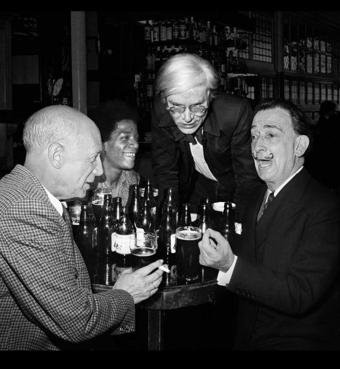 Beviamo qualcosa? 🍺 

Picasso, Basquiat, Warhol e Dali, un fine settimana 

#DBArte #BaroArte #arte #art