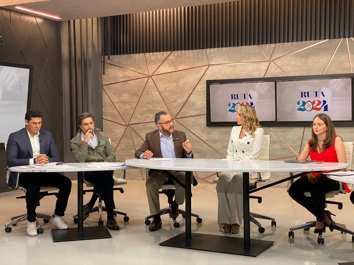 Fer_MercadoG's tweet photo. El proyecto de @MorenaCiudadMex es el más fuerte y con organización clara y transparente 💯 

En #ReporteH con @BlancaBecerril y compañerxs del @Congreso_CdMex, quedó claro que el movimiento de transformación sigue 🔝 en las encuestas rumbo al proceso 🗳️ de 2024 de la #CDMX ✅ 😎 https://t.co/08ZNi3cFtb