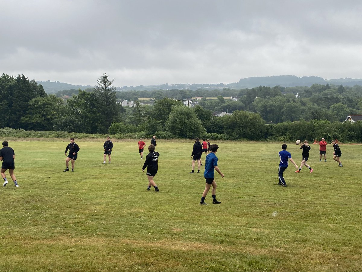 Dechrau tymor newydd💪🏻Pre-season has begun with a fast-paced skills session 🏉 #BTBYCB #BeBetter #BeDifferent #YouthRugbyRising @TumbleRFC