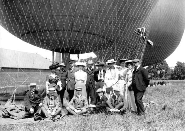 Balloons launched from London usually floated on a westerly winds over Essex. 
Skilled areonauts often descended locally to avoid going into the sea so hot air balloons often came down in Havering. This photograph is from 1909.