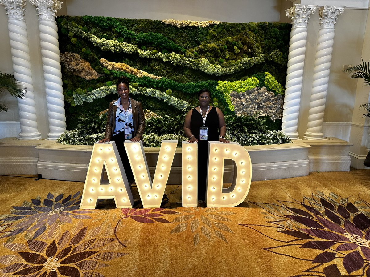 binder_miss's tweet photo. One of my first AVID conferences! first year teaching as well!!! So excited!🤩 #Dentmiddle #AVIDSI2023 #AVID https://t.co/Ib99oXKC6p