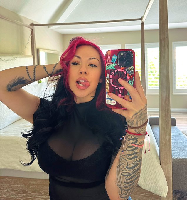 🤭🖤🥰 https://t.co/3EuYC6HVRf