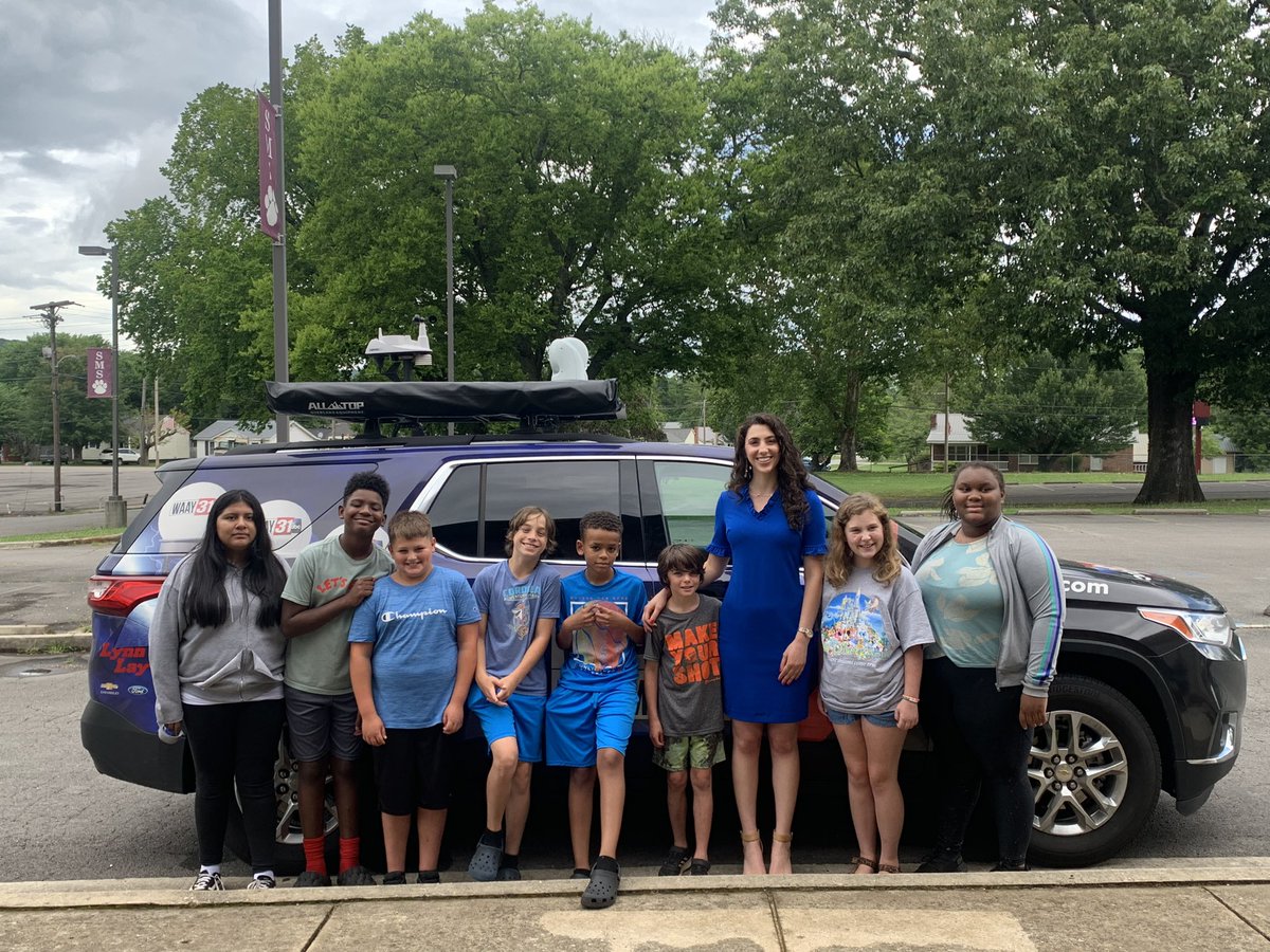AnelloWx's tweet image. Fun times with these weather-camp kiddos! We talked about what it means to be a Meteorologist, where you can go to earn that degree, &amp;amp; where you can work after college! They helped me dissect archived radar, model, &amp;amp; satellite data to identify a real tornado! #GuestReader #AL
