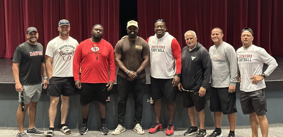 HUGE THANK YOU to Former Local and UCF Star Derrick Hallman for stopping by the Dawg House today! Sharing his story from his football days to his high octane current career! A story of adversity, determination, and high character! @SFHS_FB @SFAthletics @MCSDFlorida #CaveCanem
