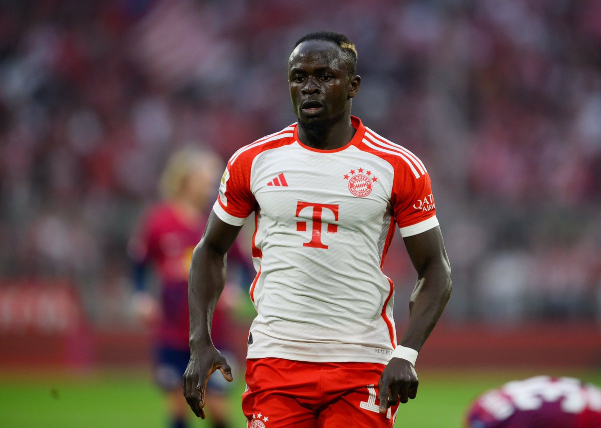 FabrizioRomano's tweet photo. Sadio Mané manager Cissé: “I haven't heard about approaches from Saudi — what's certain is that he stays at Bayern. He signed for 3 years”. 🔴🇸🇳

“He spent one year and still has two. So yes, for now he stays at Bayern”, told @2stvsenegal. https://t.co/sQmmrOqPw0