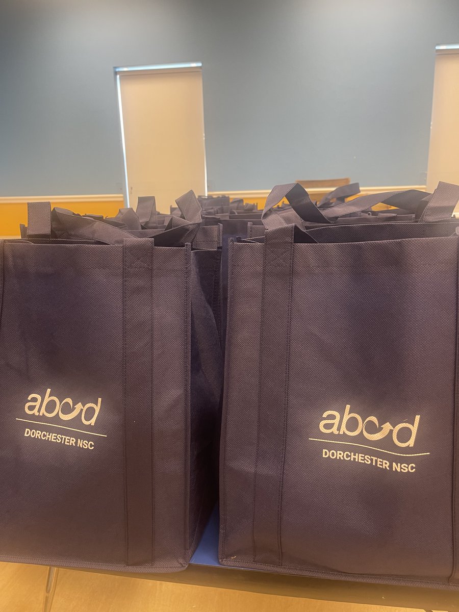 BostonABCD's tweet photo. Today, the ABCD Dorchester Neighborhood Service Center received our first grocery delivery from @USFoods for our new #BrownBagProgram! https://t.co/iWqlIVygno