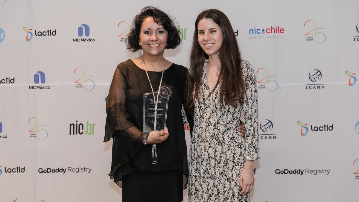 #LACTLD reconoció a Margarita Valdés por sus aportes como Presidenta del Consejo Directivo de la Asociación. ¡Felicitaciones! 🎉
•
LACTLD awarded Margarita Valdés for his contributions as President of the Association's Board of Directors. Congratulations! 🎉

#LACTLD25