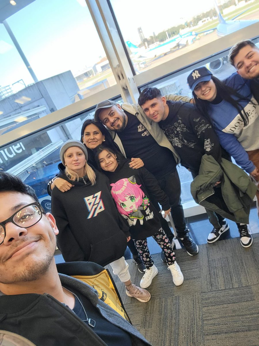 enunespiritu's tweet photo. Orábamos por esta foto, aunque falta la #Crew completa, la próxima salimos de #Ezeiza https://t.co/lAx9a6rCsM