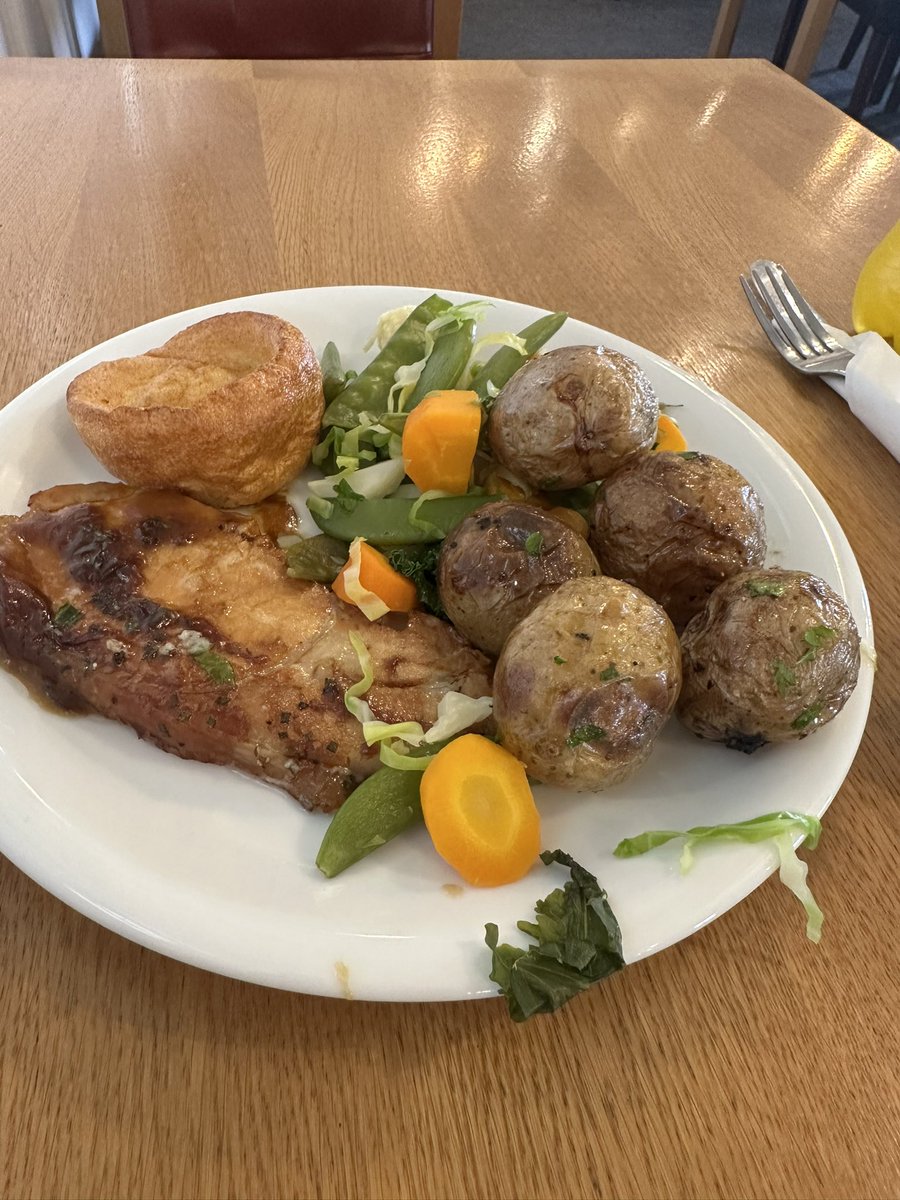 A proper meal in the #stablestaff canteen at <a href="/Southwell_Races/">Southwell Racecourse</a> yesterday #hugeimprovement #propermeal