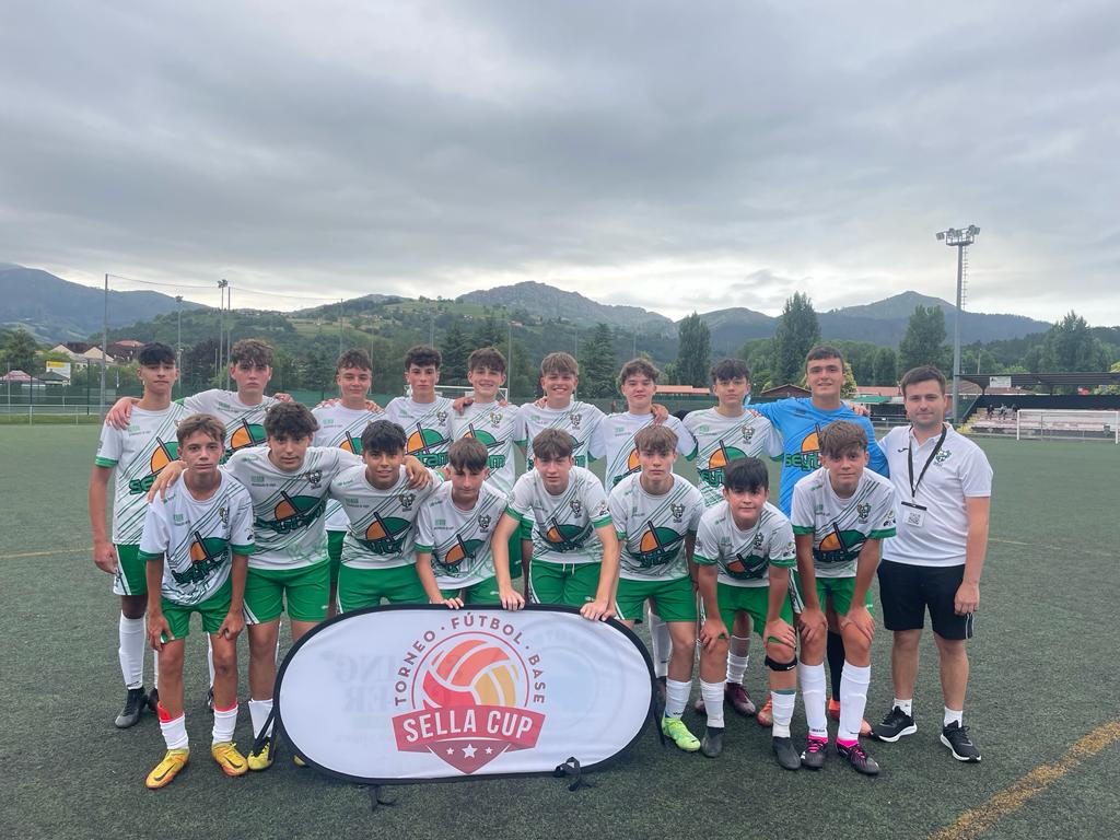 CDP_Oscenses's tweet photo. Nuestros cadetes de 2008 van a estar estos días disputando la @SellaCup 🏆 en tierras asturianas. 

Hoy han tenido su primer partido de fase de grupos en el cual han obtenido 💪 un meritorio empate (0-0) contra el C.D. Hernani.

#fútbolbase https://t.co/Kc0Urk0LHH