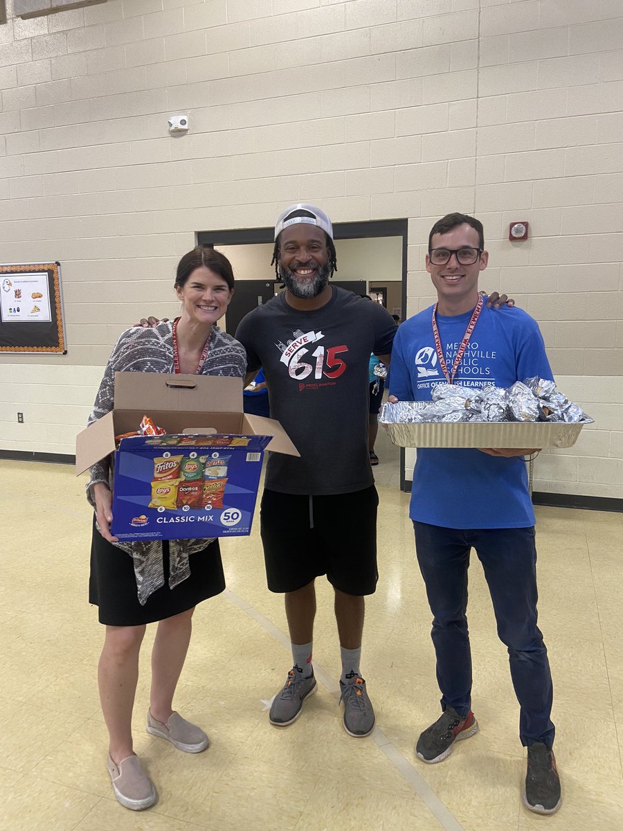 GlenviewMNPS's tweet image. Our students and teachers enjoyed a cookout and Water Day from our community partner, Proclamation Church. @ProclamationTN @ExtLearningMNPS