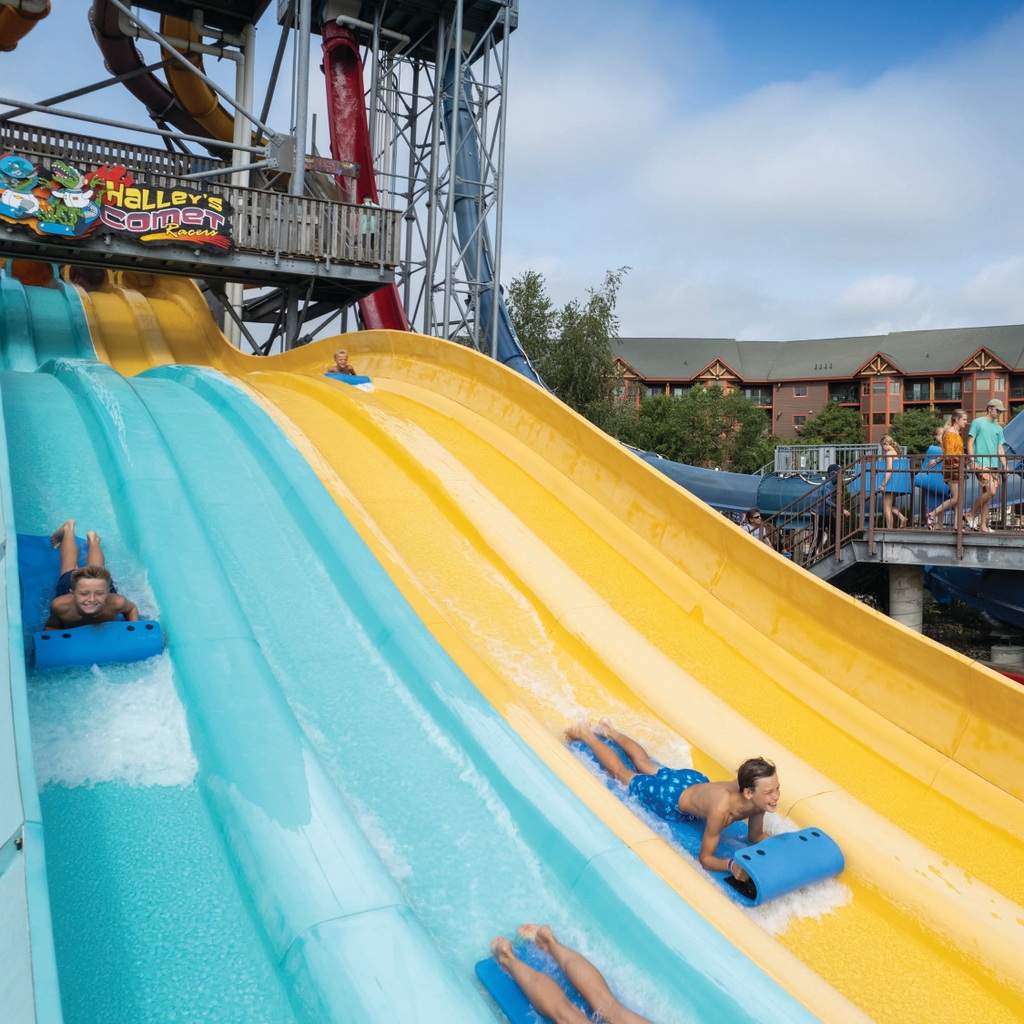 🏁 The race is on at Halley's Comet Racers 🏁  

📸: Lost World Outdoor Waterpark

#wildernessresort #wisconsindells #waterpark