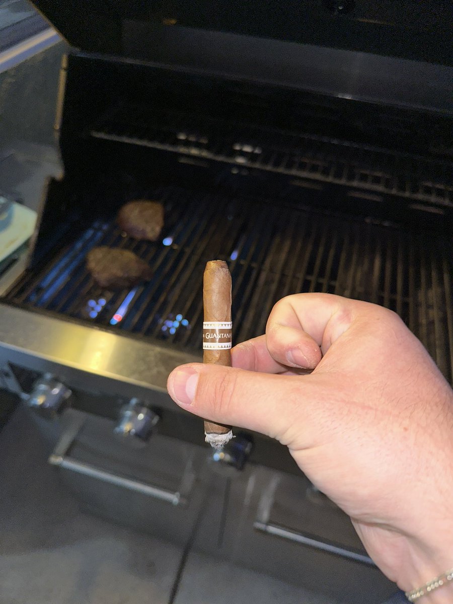 bt_cigars's tweet photo. @cigarsmoke @Habanos_Oficial Looks tasty! Had a Guantanamera last night while making dinner, excellent stick! Hoping you enjoyed💨 https://t.co/sE9ukVNmJ8
