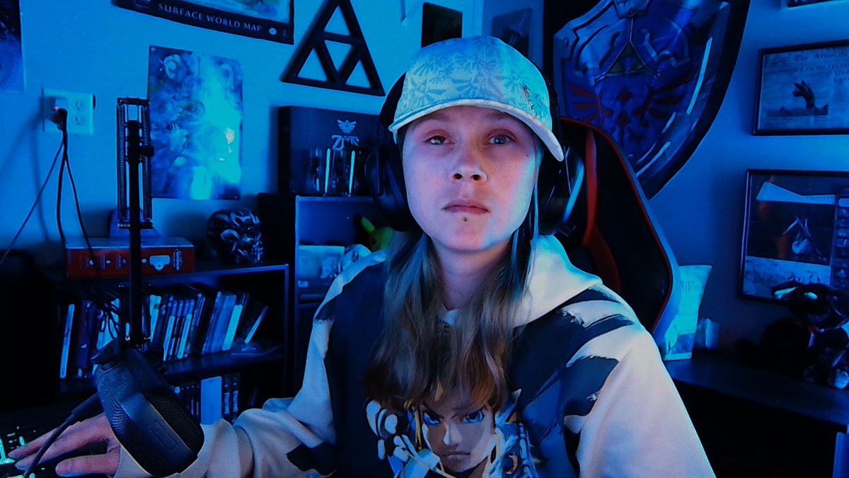 We created a moving company and taking jobs in #MovingOUt! with <a href="/RealAppleOfEris/">Apple Of Eris</a> <a href="/KittenKatashi/">KittenKatashi</a> and <a href="/_SilverVeil_/">Avalyn</a> ! What could go wrong? Join us on #twitch at twitch.tv/xxfallenprophe…