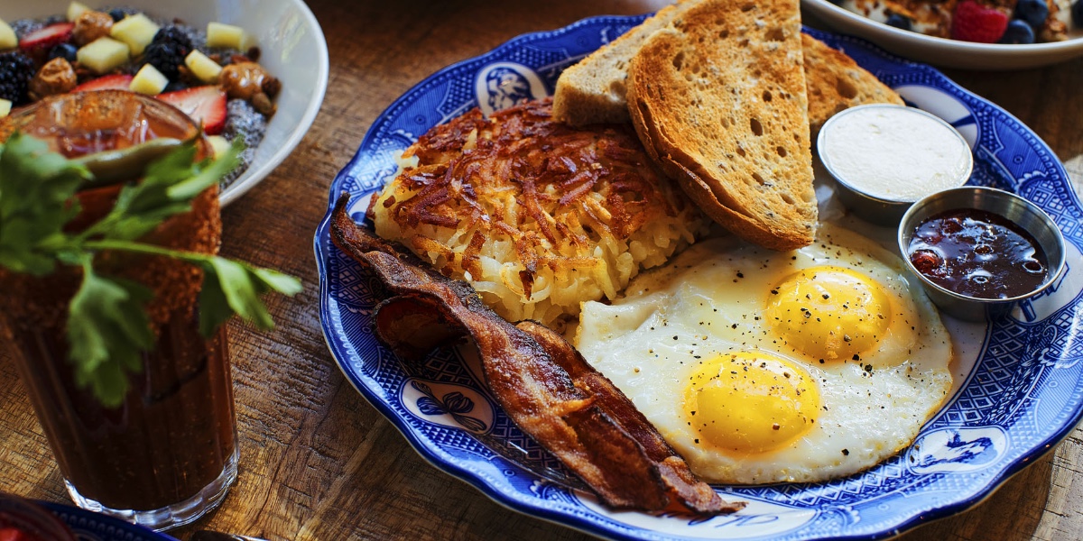 Celebrate the 4th of July with our brunch 🍳🥓😍

On July 4th, our Farmers Market Buffet Brunch will be available in our Second Floor Dining Room. Our A La Carte Breakfast/Brunch menu will be available in our Street-Level Cafe and Bar Area.

Book here: wearefoundingfarmers.com/reservations/.