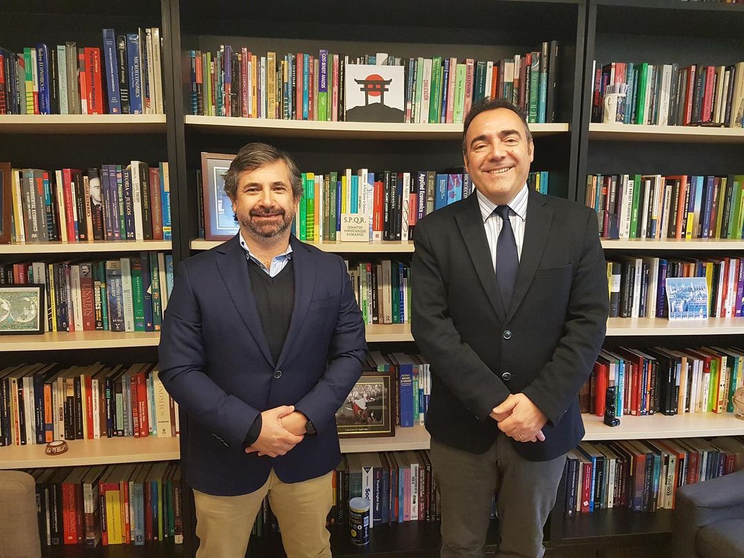 udp_cl's tweet photo. #FAEUDP | La Comisión Nacional de Acreditación otorgó al Magíster en Finanzas e Inversiones UDP (MAFI UDP) de la Facultad de #AdministraciónyEconomía, acreditación por los próximos 5 años👏  (1/3) https://t.co/651krAQbWb