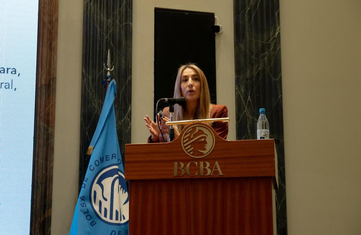 cecilianicolini's tweet photo. Ante más de 150 representantes del sector privado, presentamos los avances de nuestra estrategia nacional para un uso de mercados de carbono transparente y con integridad ambiental, en el #ArgentinaCarbonForum https://t.co/8hzKtMIbwS