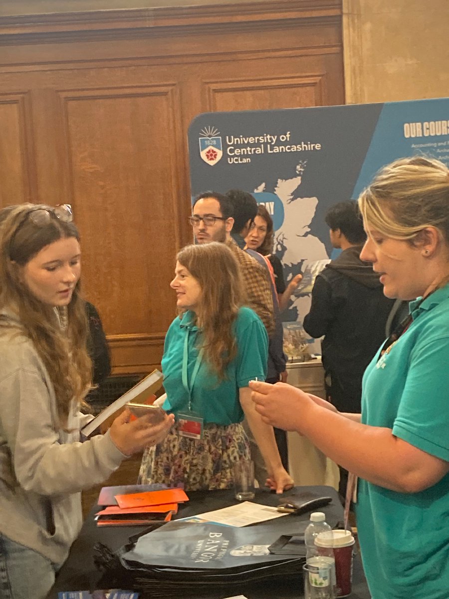 godre_r's tweet photo. Cyfle i fl.12 ystyried y dyfodol heddiw’n ffair UCAS ym Mangor. Digon i feddwl amdano! Plenty for Yr.12 to have a think about after today’s UCAS fair! #dyfodol #cyfleon #dyddyfodoldi @ucas_online @colegcymraeg @Godrer_Berwyn https://t.co/wqUuAauLvM