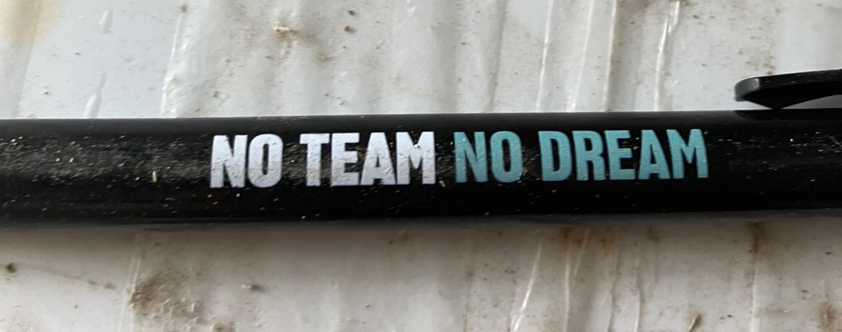 USAgc92's tweet photo. He encontrado el boli de @nachomdeo @TuiteroMartin #TeamVersus 😂 https://t.co/r1yED7RLiY