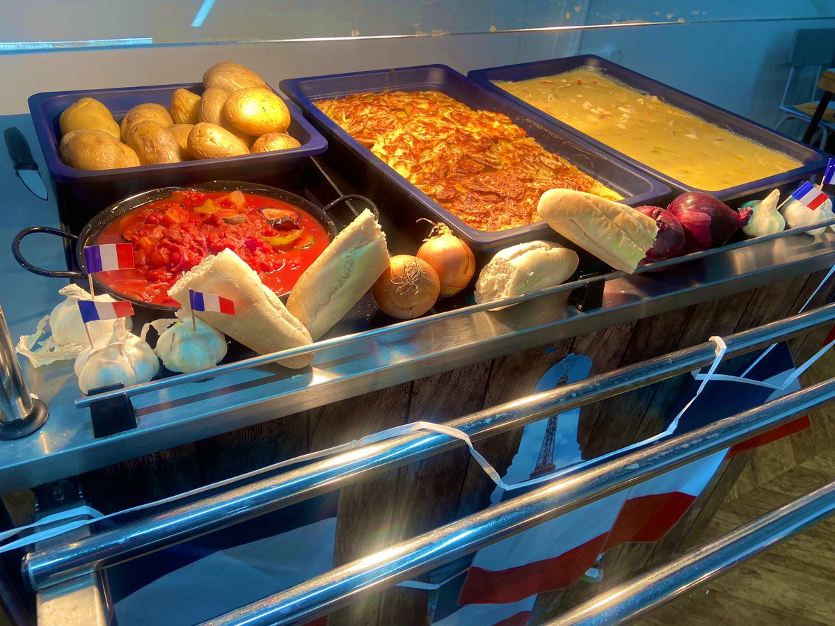 🇫🇷French themed menu today 🇫🇷@ColehamPrimary fricassee de poultry,Gratin dauphinois,Ratatouille de legumes @Academy_Food_UK