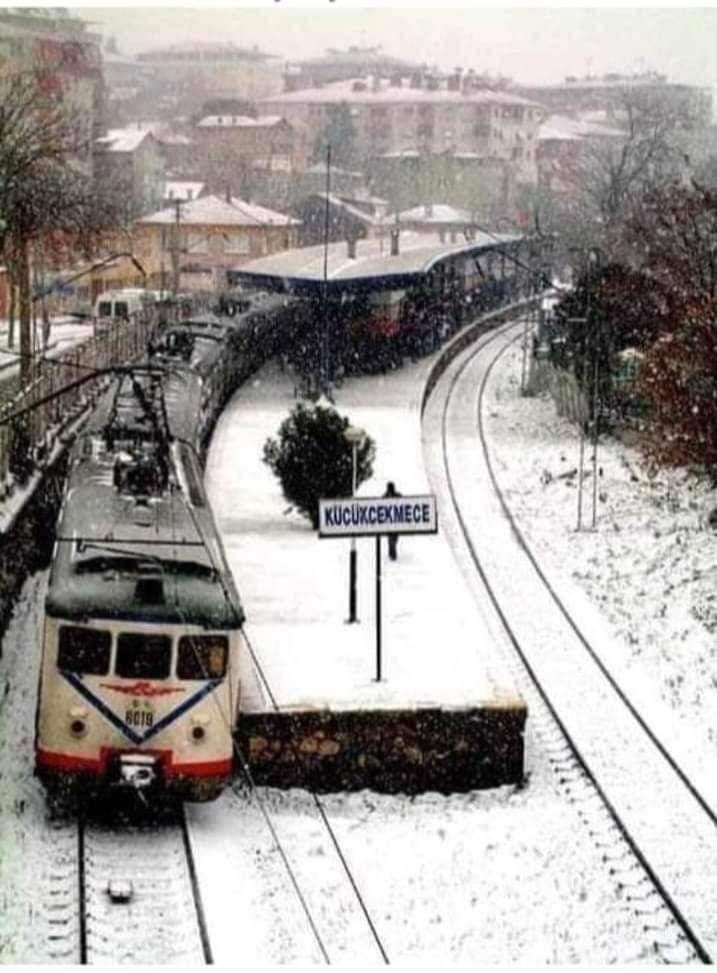 Train Station at Küçükçekmece, İstanbul

Photo ht Nihat Şenol Taşcı