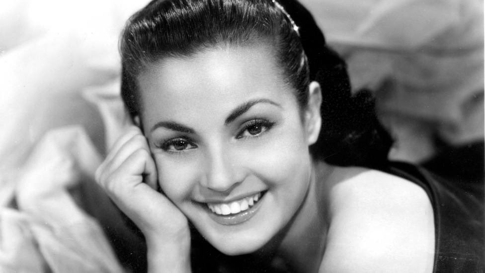 SSantiagosegura's tweet photo. Adiós a Carmen Sevilla, una actriz cautivadora, de una belleza irrepetible, una mujer luminosa, divertida, con un gran sentido del humor. 
Su simpatía conquisto también al público televisivo en su última etapa profesional… y se ha ido tras años de padecer Alzheimer. 
DEP https://t.co/CPTPdyWZtO