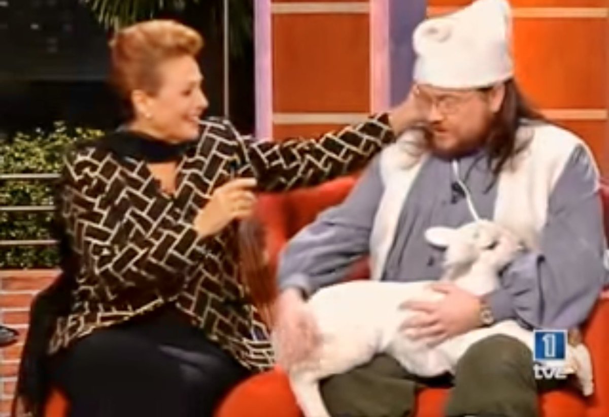 SSantiagosegura's tweet photo. Adiós a Carmen Sevilla, una actriz cautivadora, de una belleza irrepetible, una mujer luminosa, divertida, con un gran sentido del humor. 
Su simpatía conquisto también al público televisivo en su última etapa profesional… y se ha ido tras años de padecer Alzheimer. 
DEP https://t.co/CPTPdyWZtO