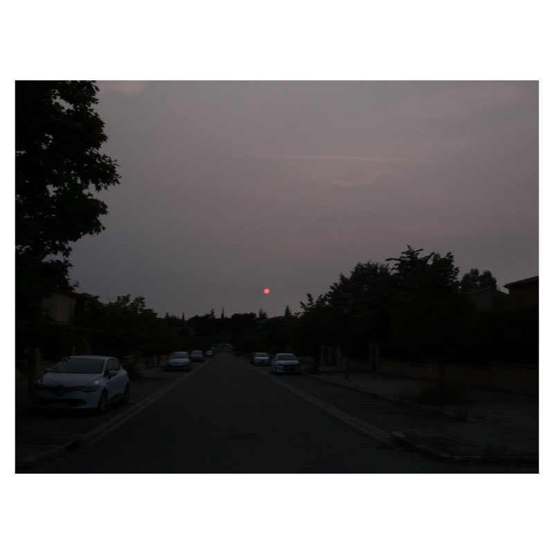 Sunset 

#streetphotography #streetstyle #sunsetphotography #sunsetoftheday #igersaixenprovence #aixmaville #departement13 #maregionsud #puyricard #wipplay #grainedephotographe #legoutdesfollowers #reponsesphoto #leicacamera #leicaphotography #leicadlux3 #leicaphoto