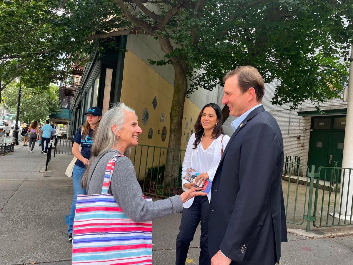danielsgoldman's tweet photo. It’s Election Day here for NYC Council and I’m hitting the streets for @CarlinaRivera! 

Polls are open until 9PM — Find your polling place below and make sure you get out and vote if you haven’t already!

https://t.co/DDhMIc6f6e https://t.co/cWDGtLeeVs