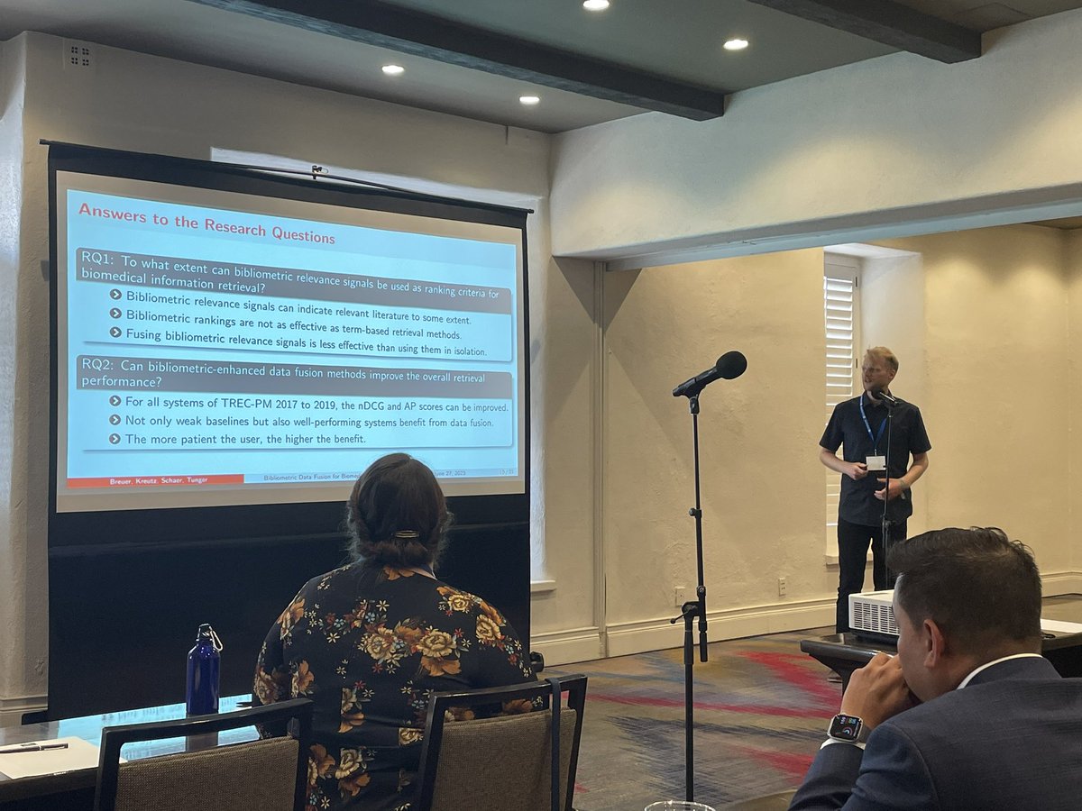 Timo Breuer just presented our (with @phschaer and Dirk Tunger) paper on Bibliometric Data Fusion for Biomedical Information Retrieval
Preprint: arxiv.org/abs/2304.13012
#jcdl2023
