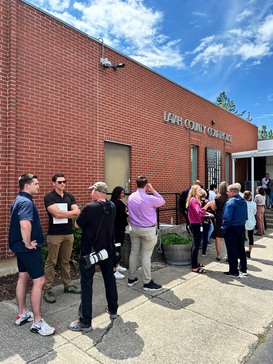 Line forming outside Latah County Courthouse for #BryanKohberger hearing which begins in 15 minutes.

I'll start a fresh thread in a few minutes where I will live tweet for the entirety of the hearing. #Idaho4 #IdahoFour