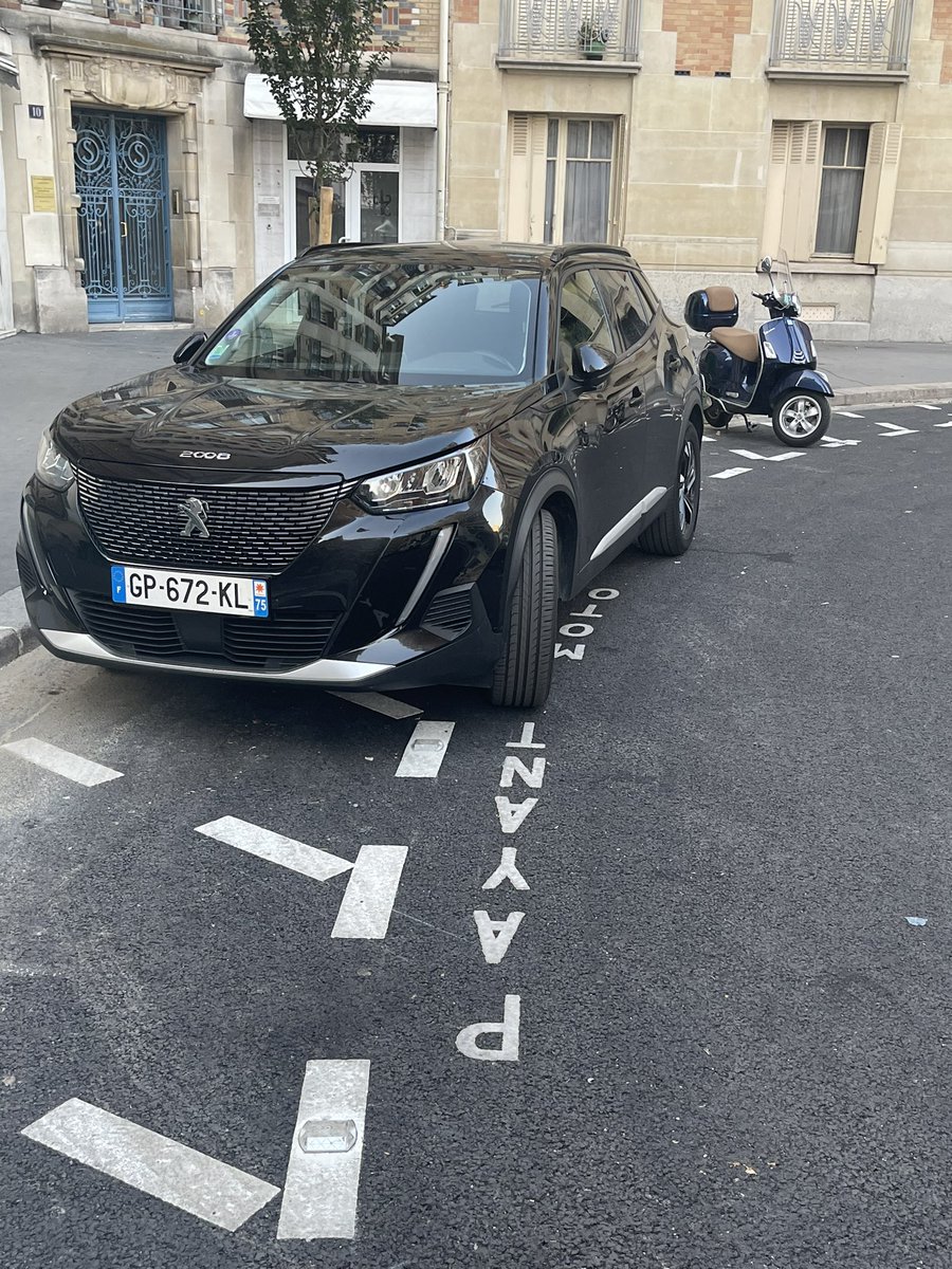 pilot_fab's tweet photo. @Philippe_Goujon @AnthonySamama @PMdeParis Bonjour,
A l’occasion une mobilisation des services pour faire respecter les nouveaux aménagements rue Edmond Roger, ou les modifier serait la bienvenue 🤓🙄. https://t.co/lJFMHjsnAi