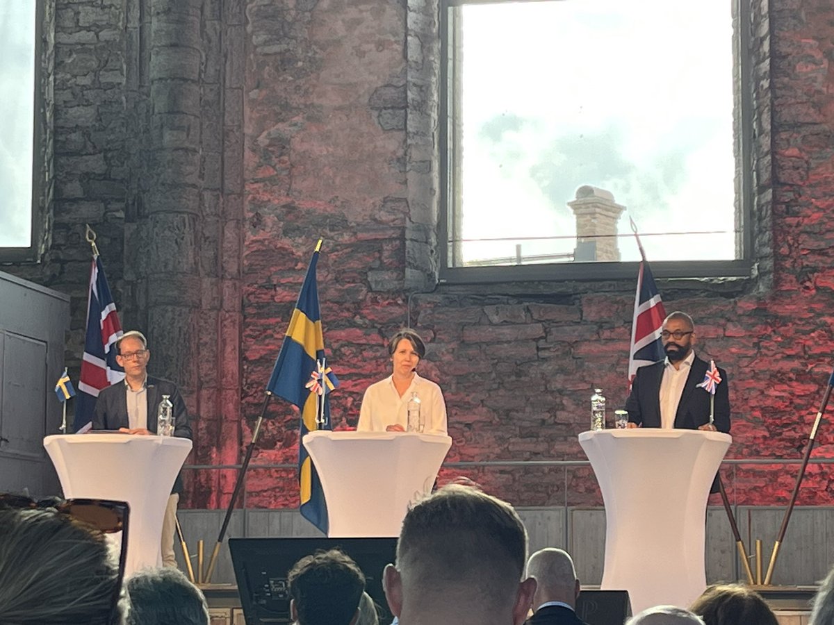 We want the 🇸🇪Swedish flag to be raised at #NATO summit in #Vilnius says @JamesCleverly in #Almedalen. @JudithMGough @UKNATO #WeAreNATO @TobiasBillstrom #föpol #säkpol