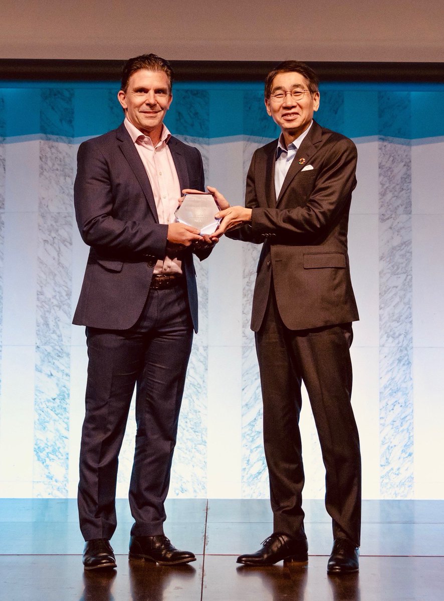 It was a real pleasure to receive the 2023 Partner of the year award, on behalf of the <a href="/VMware/">VMware</a> team from #NEC CEO #takayukimorita - #tokyo #Japan
