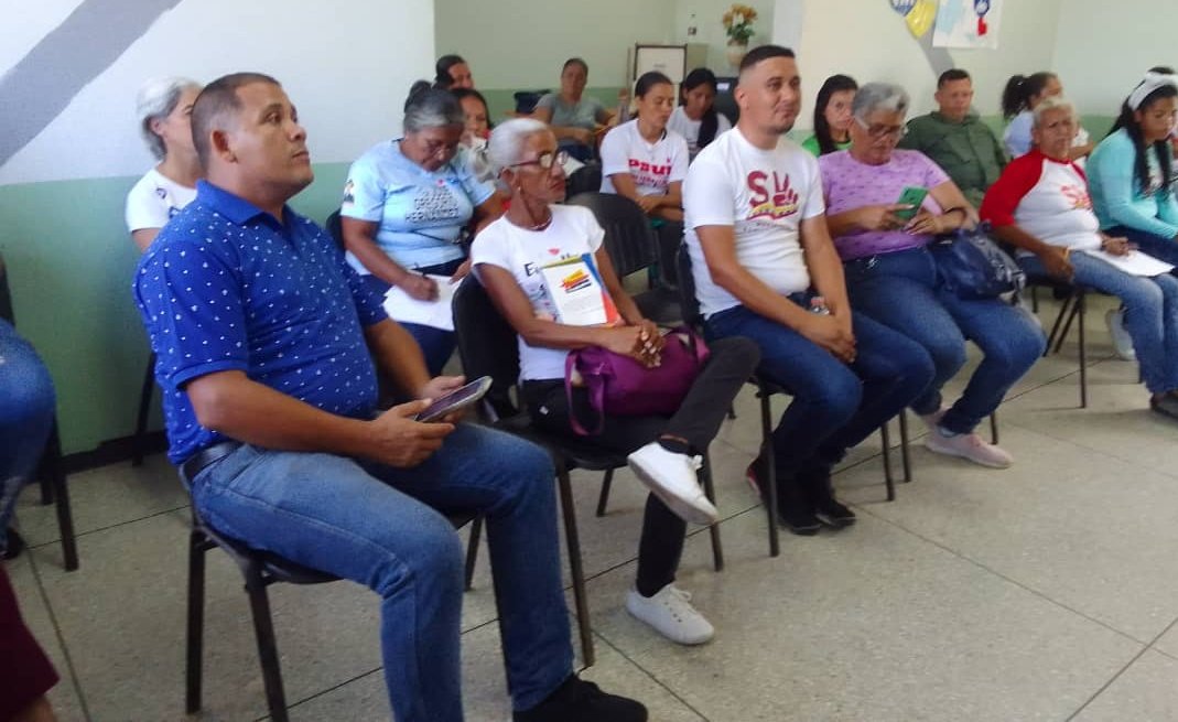 #27Junio || Encuentro preparatorio de Organización y Planificación junto a los equipo del E.P.M. @PSUV_SSebastian  @SomosVzlaSS2022 en el Marco del Plan Atencion Amor en Acción para Sebastián, Sector casa Club.
#IntegraciónTecnológica
@NicolasMaduro 
@Soykarinacarpio