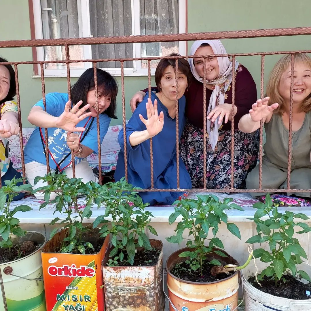 Bascayir_09's tweet photo. Japonyalı heyet mahallemiz BAŞÇAYIR'da. Unutulmaya yüz tutmuş el iğne oyası ve süsleri üzerine araştırmalar yapan Japonyalı heyet mahallemizi ziyaret etti.@tcmeb @Yusuf__Tekin @ValiAKSOY @Aydin_MEM @AydinMemArge @seyfullah0966 @Selim_Karatas09 @KoskMem https://t.co/mOOf4XUJ49