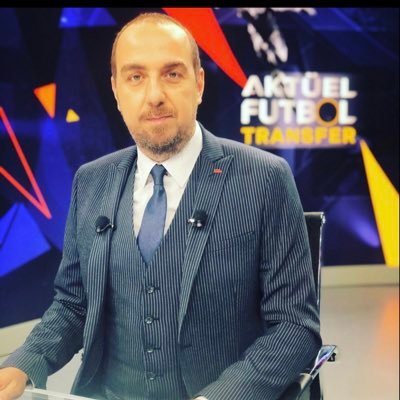 Fırat Günayer; Çok soru geliyor.Teyitli bilgidir.
Beşiktaş'ın Di Maria, Ramos, Coutinho, Firminho, James Rodriguez vs gibi isimlerle ne bir teması, ne de bir görüşmesi var.
Bu isimler ancak piyasadan istedikleri rakamları bulamazsa, kafayı buraya çevirirler.Yani Ağustos sonunda.