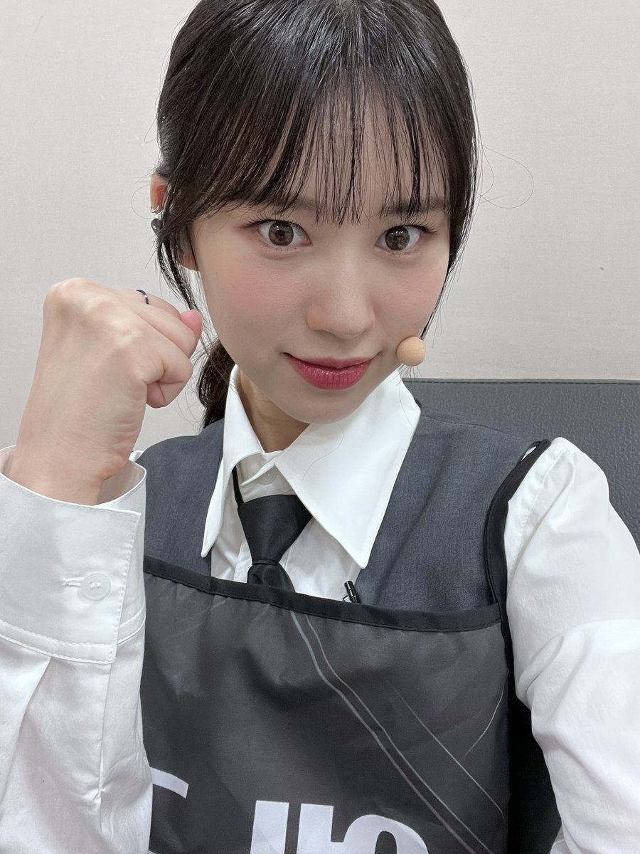 WekiMeki's tweet photo. 파이팅 해야지~~ 키링들 퀸덤퍼즐 무대 보고 내일도 빠이륑~ 해야지👊🏻 
#엘리 https://t.co/hHZYAf4G9S
