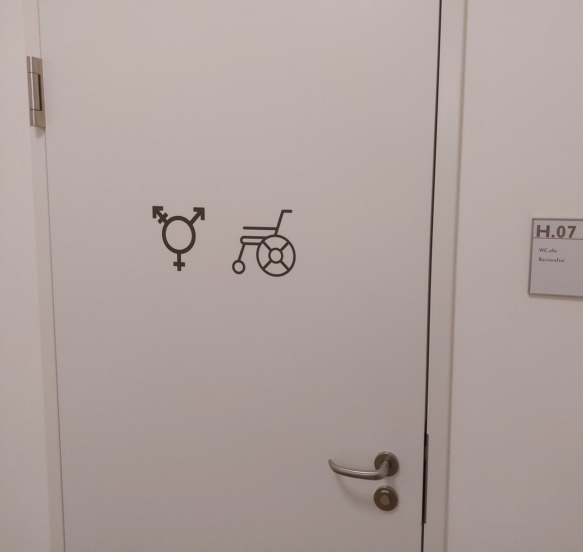 So einfach kann es sein. 
Die örtliche Musikhochschule macht es vor. 

!B