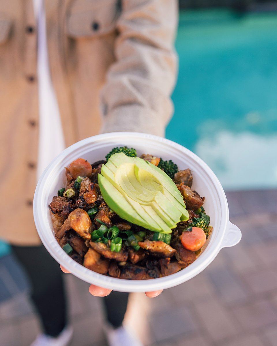 This bowl calls for an avoca-DO — as in, yes, definitely do add that in-season Fresh California Avocado. 🥑🥑🥑

<a href="/CA_Avocados/">California Avocados</a> 
#flamebroiler #fresh #healthy #FreshCaliforniaAvocados