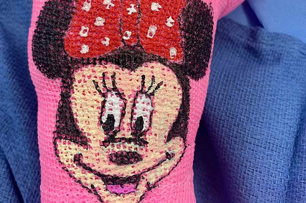 In Chicago, this surgeon draws designs on casts for kid patients.

It cheers them up during the healing process.

She draws anything they want — and she does it in under ten minutes.