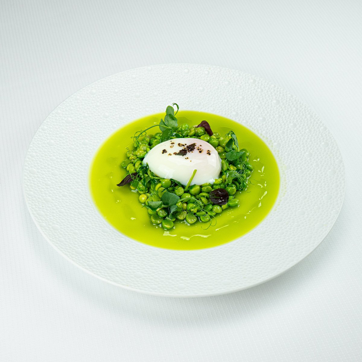 Tout petit pois.

Variations on peas.

#guysavoy #guysavoyparis #petitpois #petitspois #pea #peas #oeuf #oeufdecaille #egg #quailegg #quaileggs #ciboulette #shiso #restaurant #restaurants #artdevivre #artdevivrealafrancaise #frenchartdevivre #cuisine #cuisinefrancaise