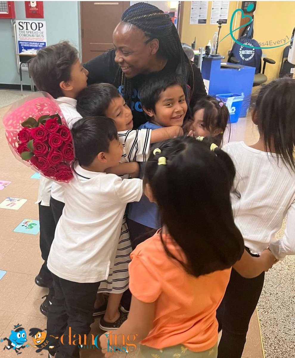 AnitaNBrown's tweet photo. When your dance company captured a photo from your last day with your itty-bitties!!!!
#DancingWithClass #TeachingArtist #DancersLife #DiaBadAss #T1DDancer #DiabetesWarrior #DiabeticDancer #FrozenShoulders #RepresentationMatters #BlackDiabetic #BlackQueen #Wellness4Every1 https://t.co/YxGe4joomt