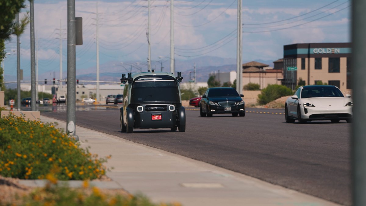 Viva Las Vegas! Overjoyed to share the news that we've deployed our robotaxi on public roads in Las Vegas. Kudos to the @Zoox crew for all of the work that's gone into this milestone. 💚 #ThisIsZoox zoox.com/journal/las-ve…