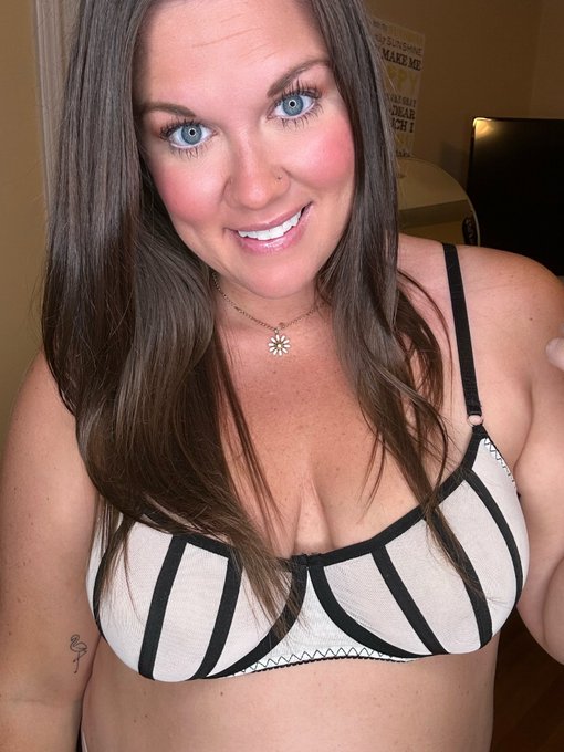 🖤🤍 https://t.co/xMUxhwfXUN