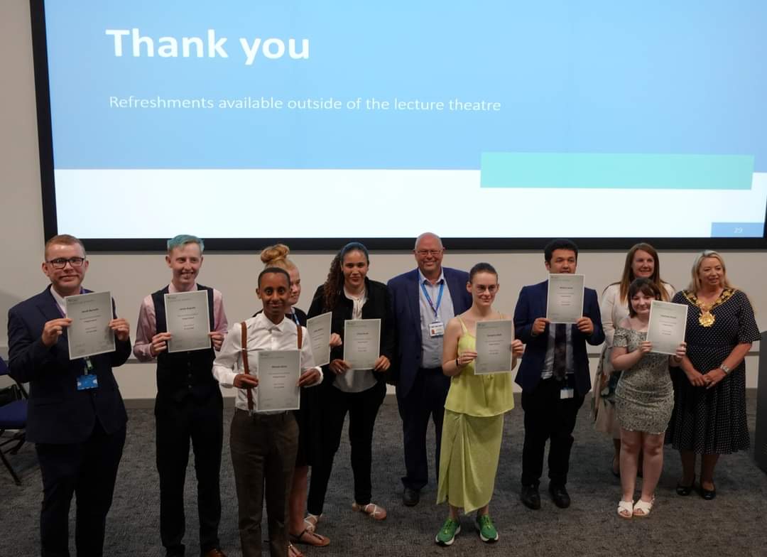 A proud day for our onsite team celebrating the successes of our 2023 @P_SEARCH_MYT graduates.
It has been great to see our interns grow in confidence through their time at @MidYorkshireNHS and we look forward to them achieving great things in the future.

Congratulations! 🎓