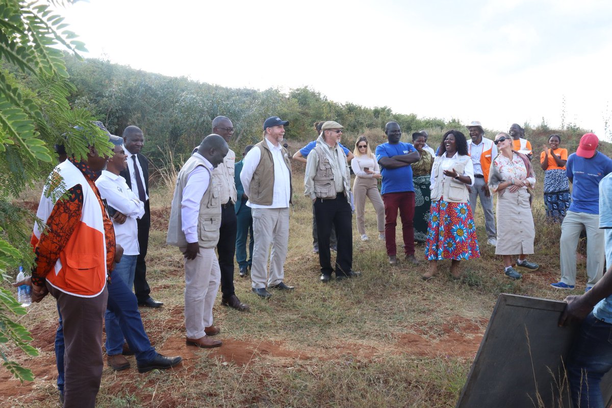 TobiOloo's tweet photo. When we pool resources for a worthy cause, the result can be very transforming. Thanks to @WFP and #parners, Mary and her colleagues in Phalombe, Southern  #Malawi have reclaimed a wasteland, joined a savings group, and are producing honey https://t.co/s9jH73IvRy