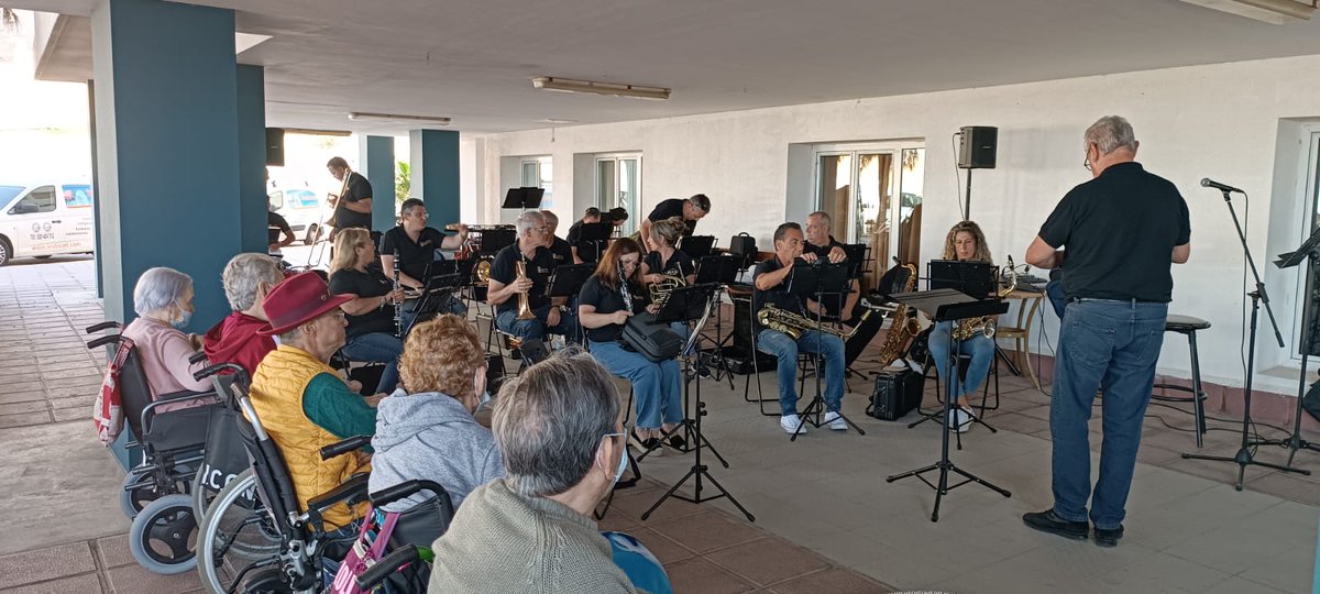 TeldeCultura's tweet photo. 🎺Magnífica actuación de la Banda Municipal de Música de Telde el pasado viernes 23 de junio en la Residencia de Mayores de Taliarte. Nos quedamos con las sonrisas, los abrazos y con cada mirada🤍🙌🏻.
@TeldeCultura
@Ayun_Telde
#gestel https://t.co/188nBdNGn5