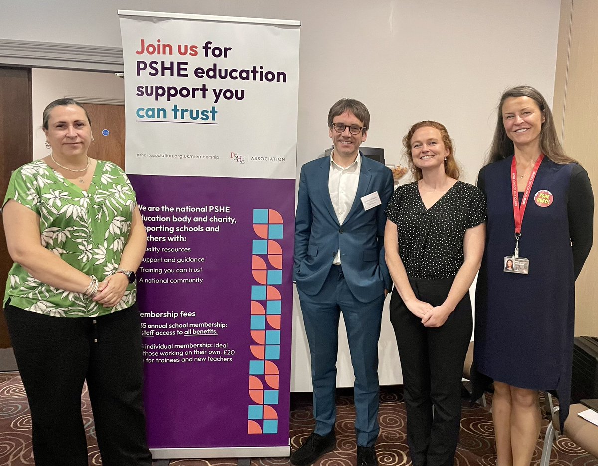PsheSpecialists's tweet photo. So wonderful to be in #Bristol today for our regional seminar #PSHE and with colleagues presenting from @RSHEReady @NSPCC @BristolCouncil https://t.co/QAsGJ45JIV