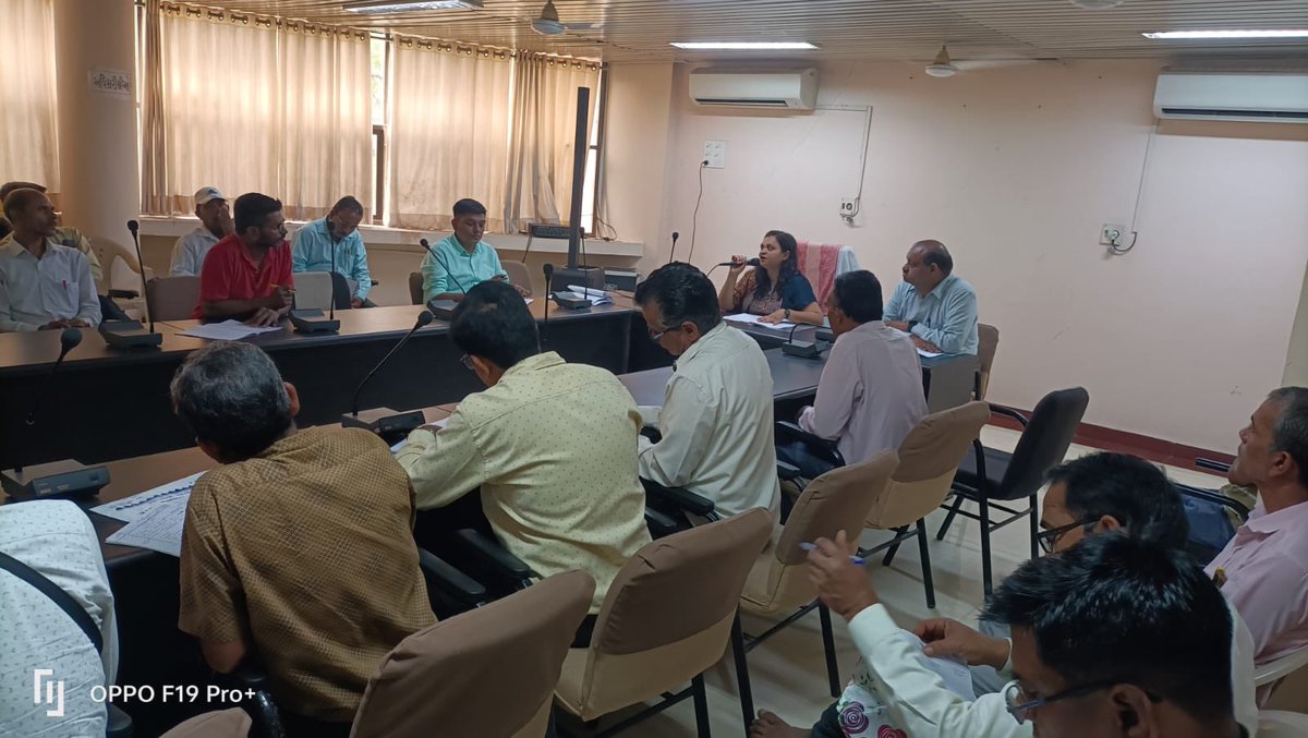 office_sdm's tweet photo. Training of BLO and BLO Supervisor of 134-Devgarh Baria AC was conducted today. They were informed about House to House survey, pre-revision activities,BLO App and SSR-2023.

#Gujarat #BLOTraining #CEOGujarat #SSR2024  #EROsTraining #ECI
@CollectorDahod @ECISVEEP @CEOGujarat https://t.co/wBOdXNc5Qa
